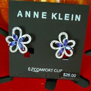 2/$10 💕 Anne Klein Lavender Floral Clip Earrings